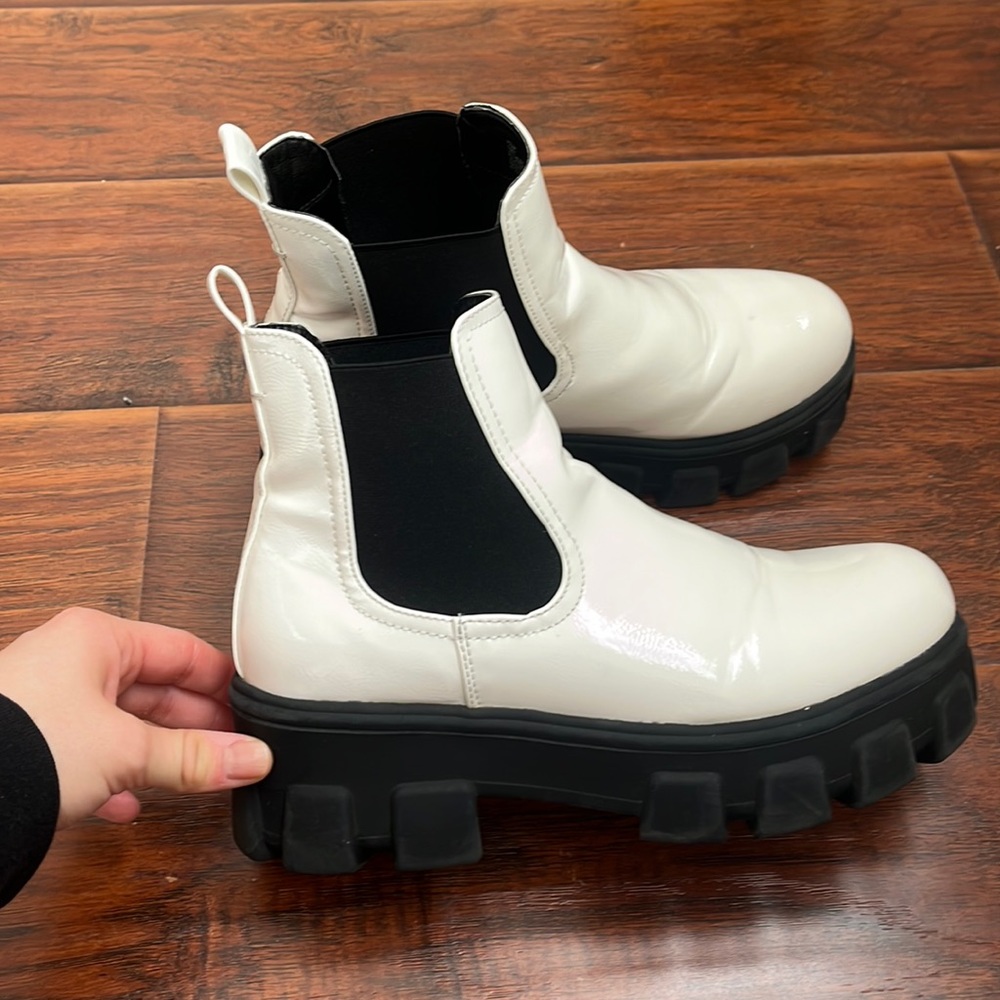 UnionBay Toby Treaded Chelsea Boot